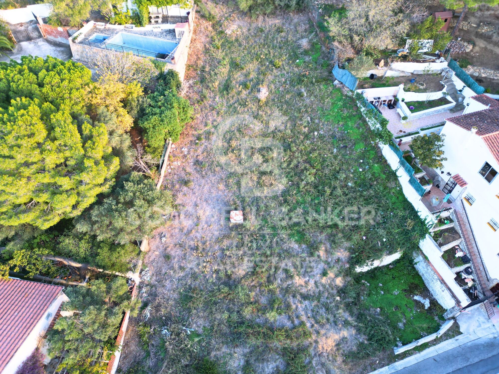 Plot of 929 m2 in Roses, possibility to build