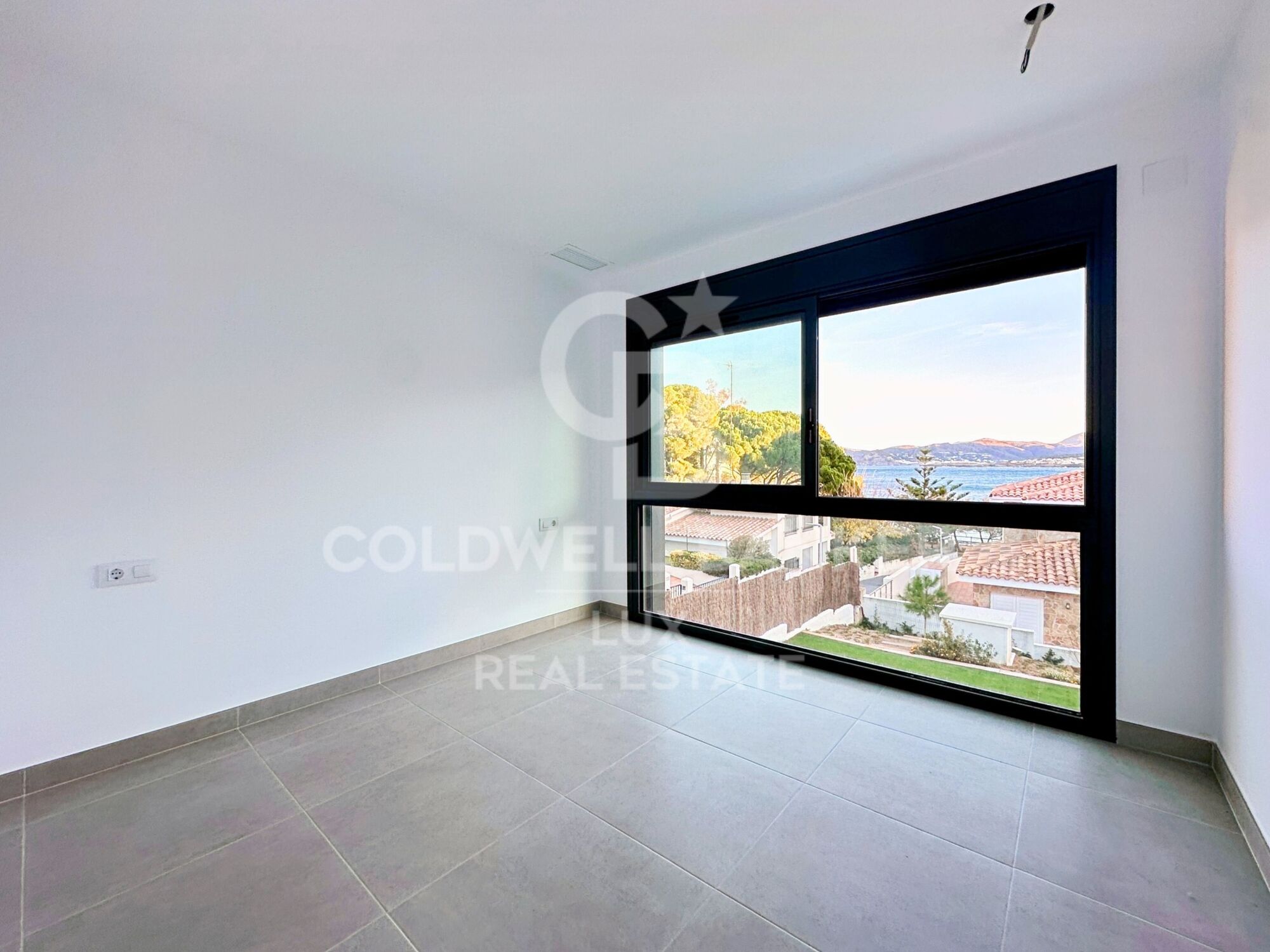 Luxury villa with sea view in Llançà, new construction