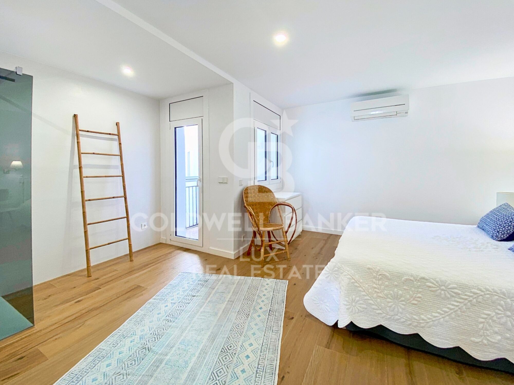 Moderno apartamento dúplex con parking en Cadaqués, Costa Brava