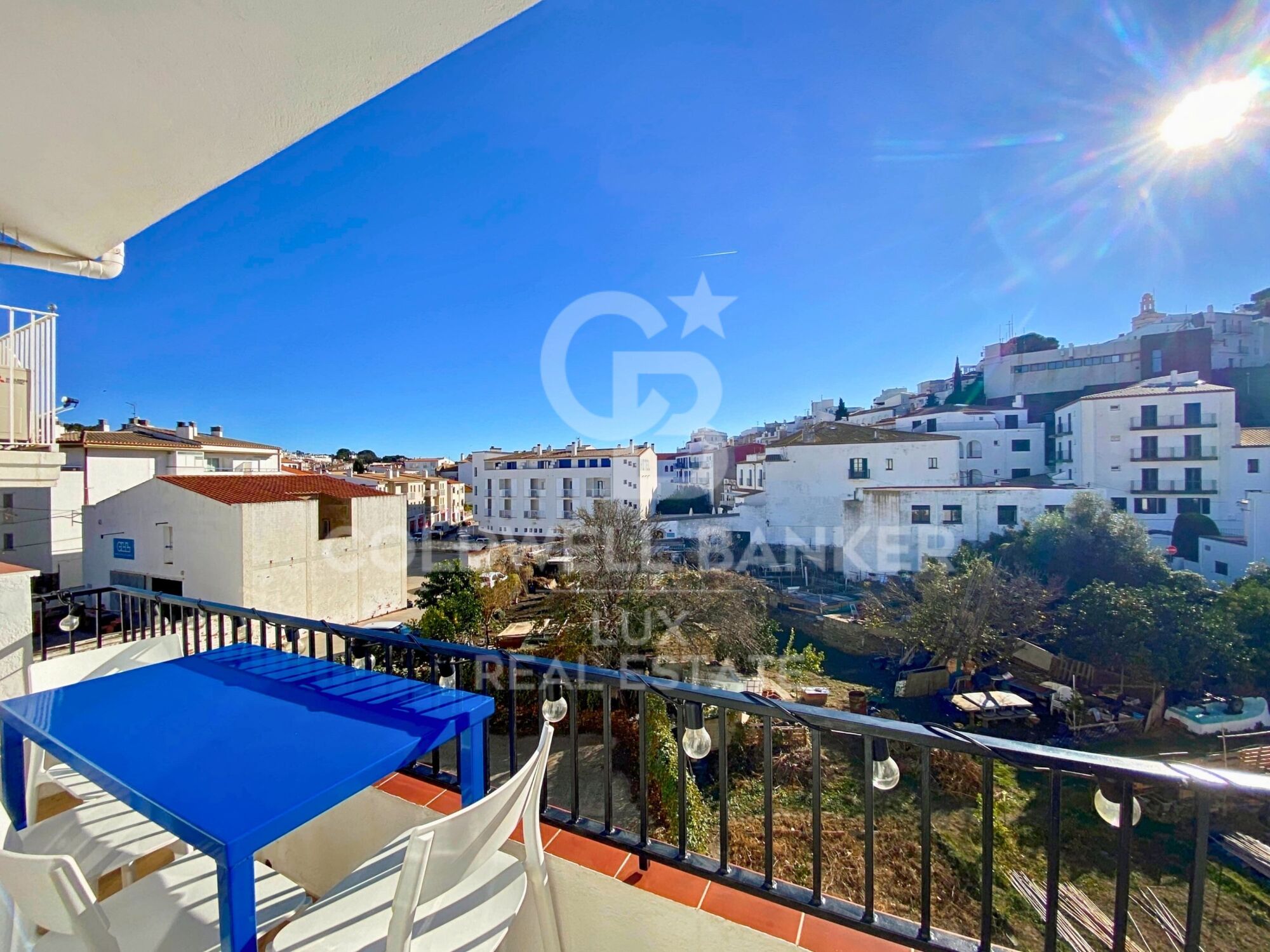 Moderno apartamento dúplex con parking en Cadaqués, Costa Brava