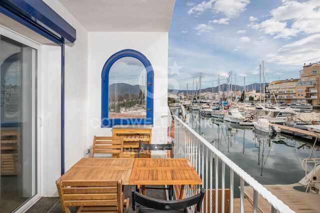 House for sale with private mooring of 18m x 4.5m in Empuriabrava