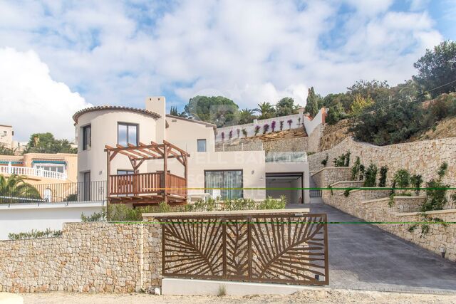 Extraordinary smart and completely renovated villa in Cumbre del Sol, Benitachell