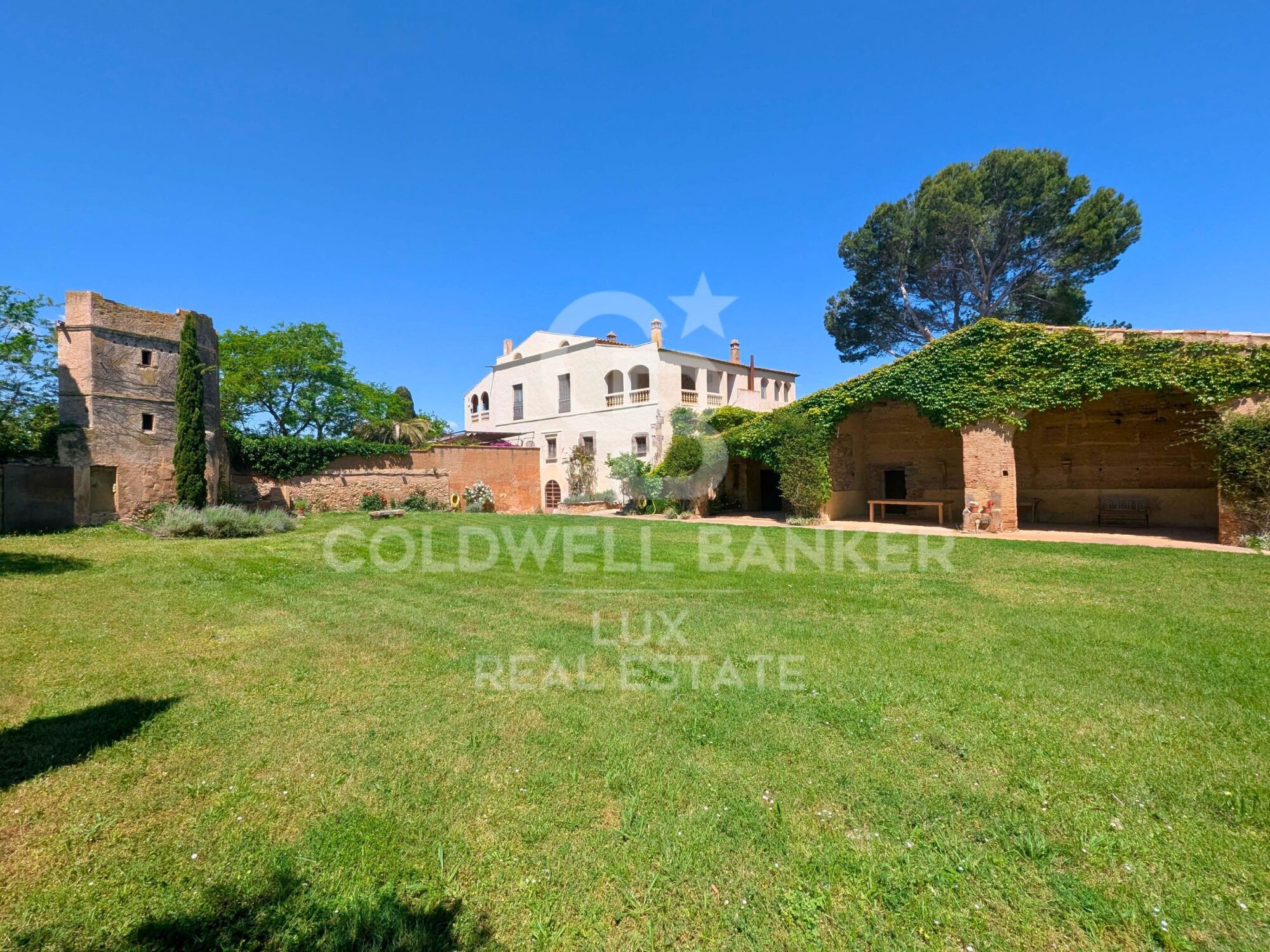 Landhaus mit Entwicklungsmöglichkeit in Garrigàs, Costa Brava, Alt Empordà