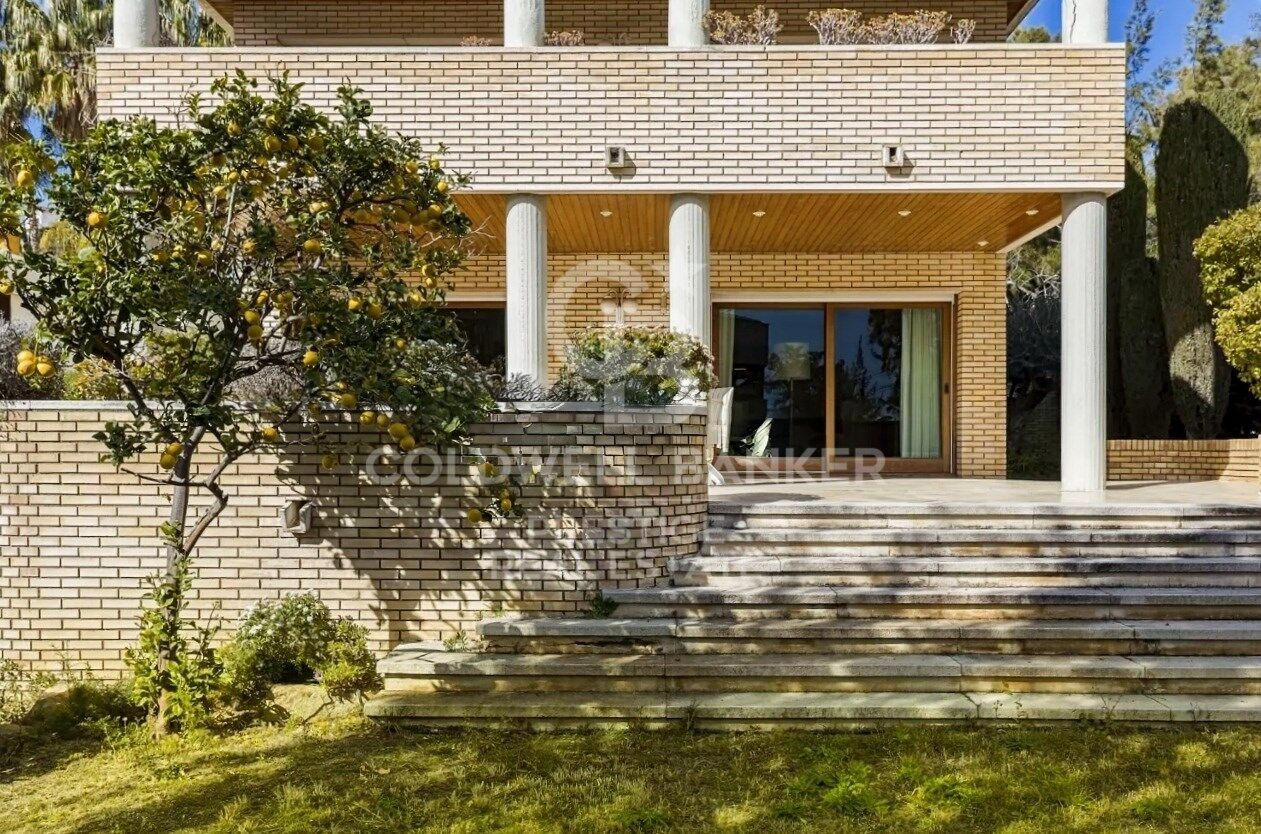 Detached house for sale / rent