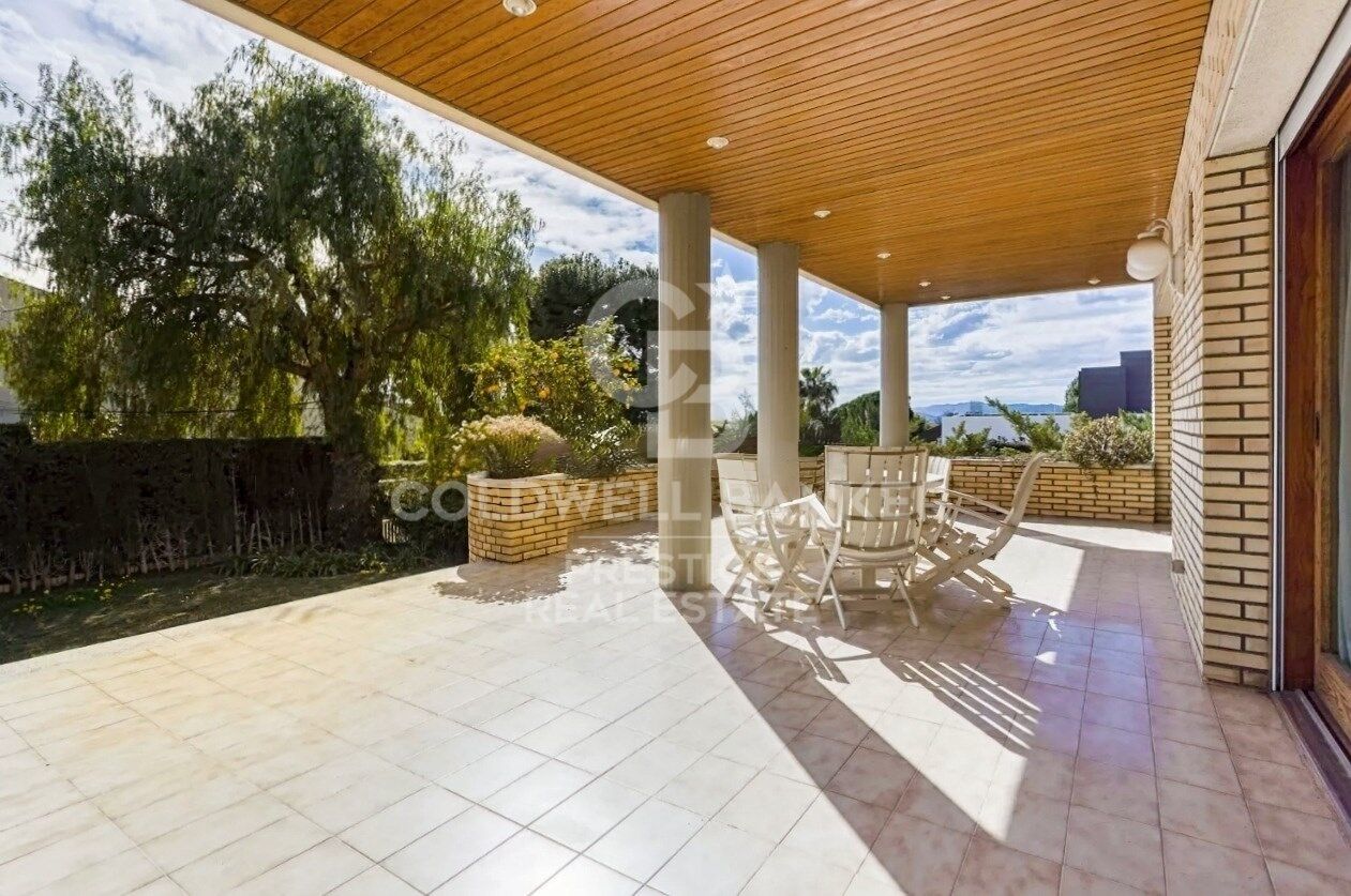 Detached house for sale / rent