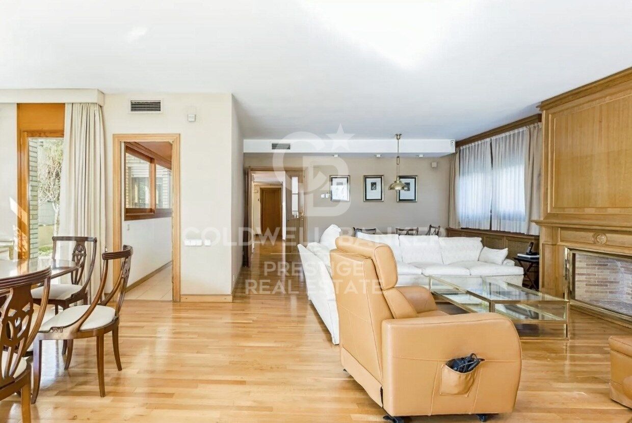 Detached house for sale / rent