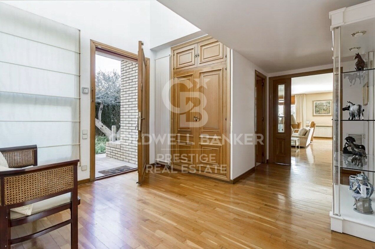 Detached house for sale / rent