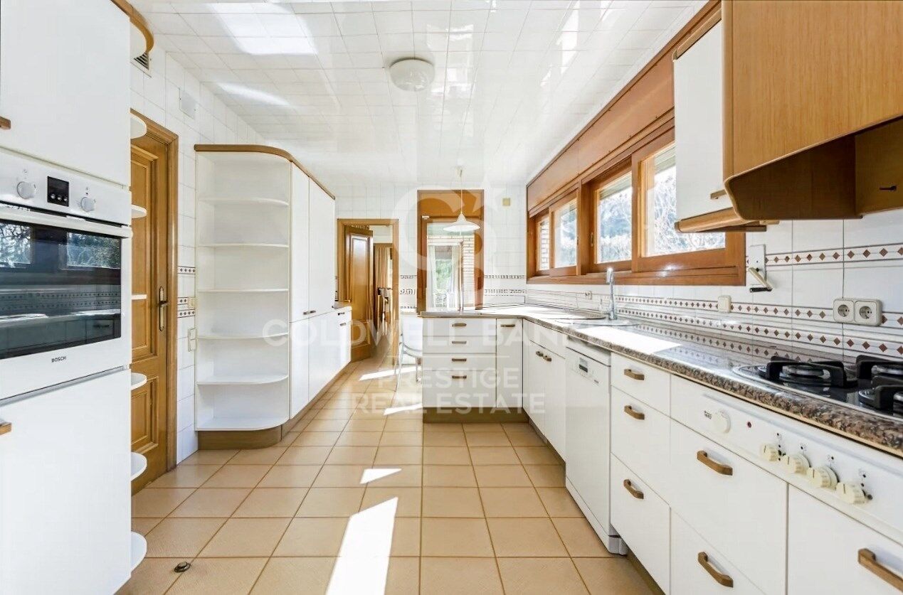 Detached house for sale / rent