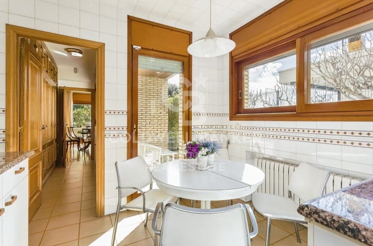Detached house for sale / rent