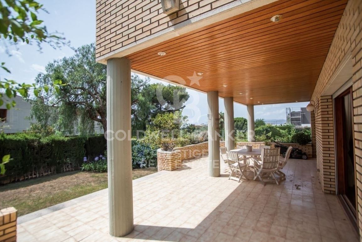 Detached house for sale / rent