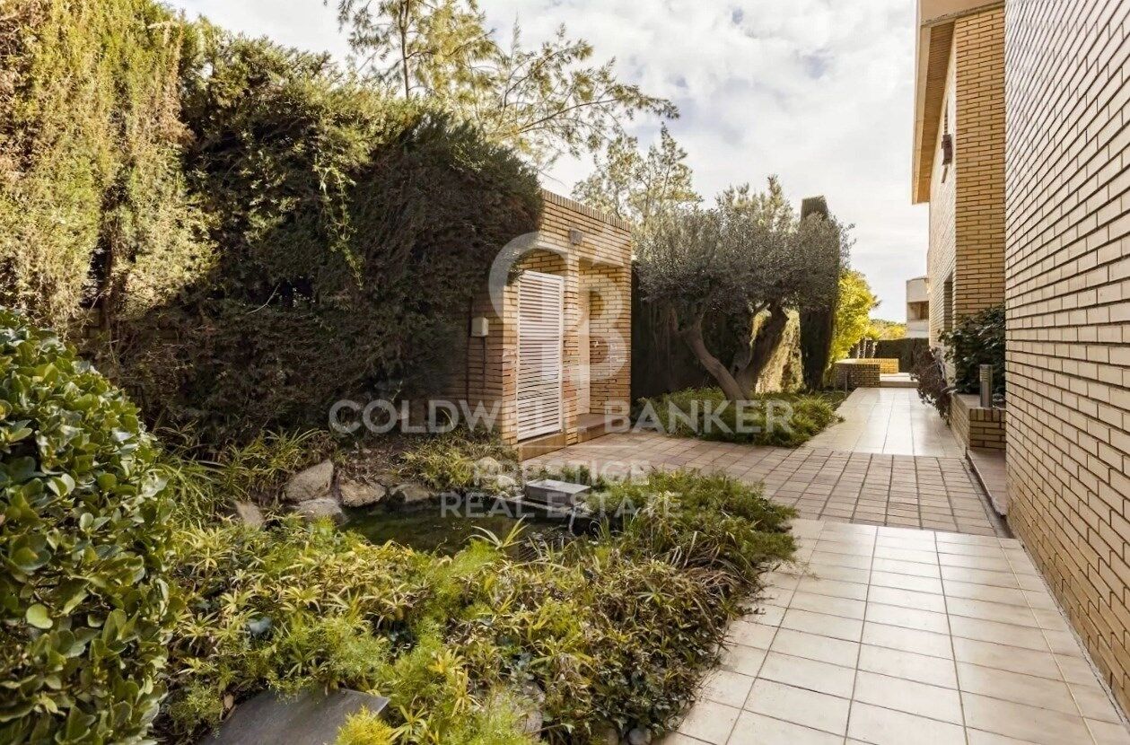 Casa independiente en venta / alquiler En Ciudad Diagonal Esplugues