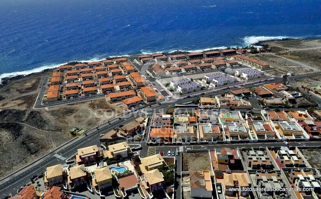 New construction villa 150 m from the beach. MEDANO HOUSE RESIDENTIAL