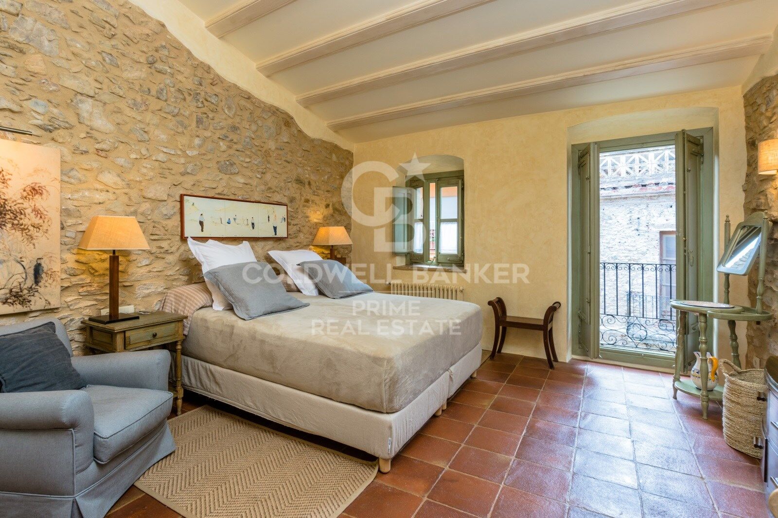 For Sale fully renovated Townhouse with panoramic views in the center of Begur, Costa Brava