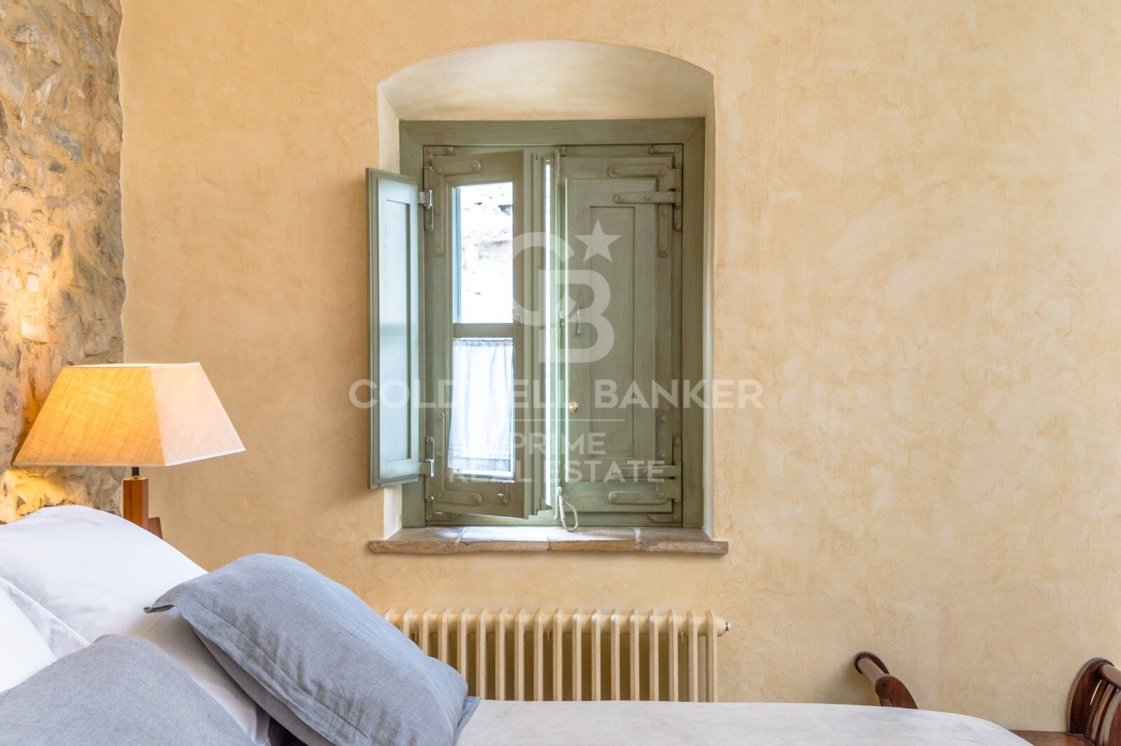 For Sale fully renovated Townhouse with panoramic views in the center of Begur, Costa Brava