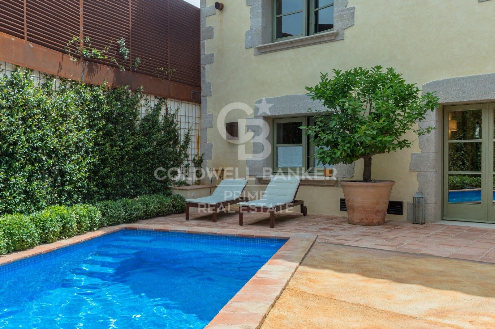 For Sale fully renovated Townhouse with panoramic views in the center of Begur, Costa Brava