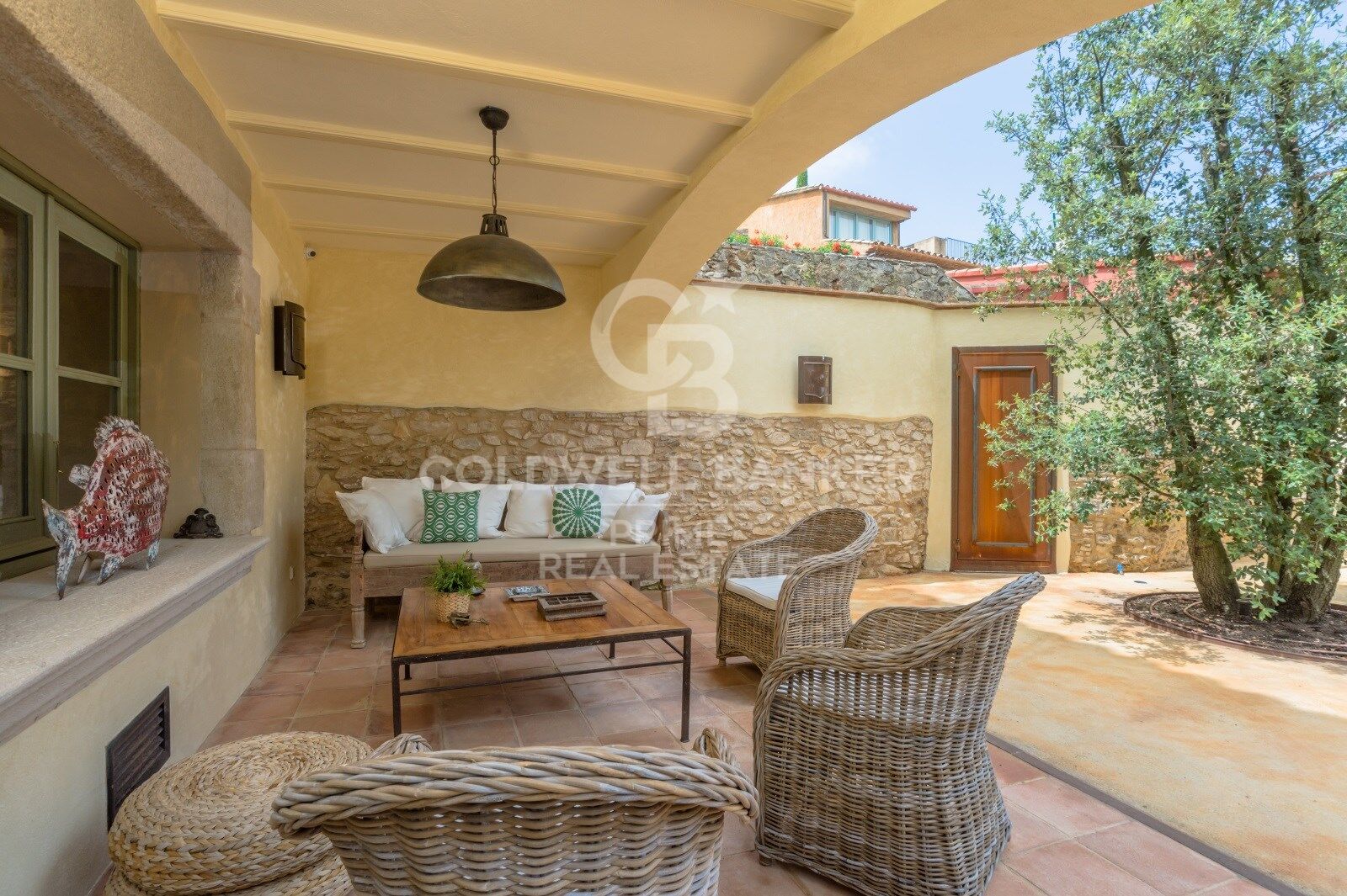 En venta casa de pueblo totalmente rehabilitada con vistas panorámicas situada en el centro de Begur, Costa Brava