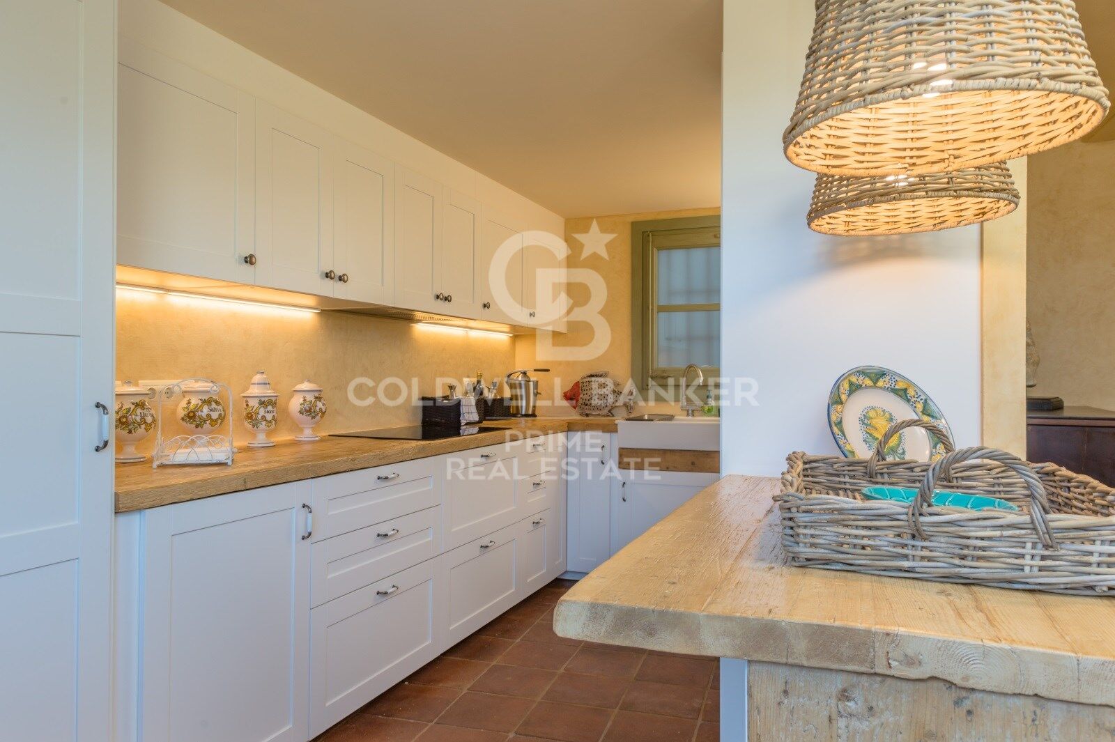 En venta casa de pueblo totalmente rehabilitada con vistas panorámicas situada en el centro de Begur, Costa Brava