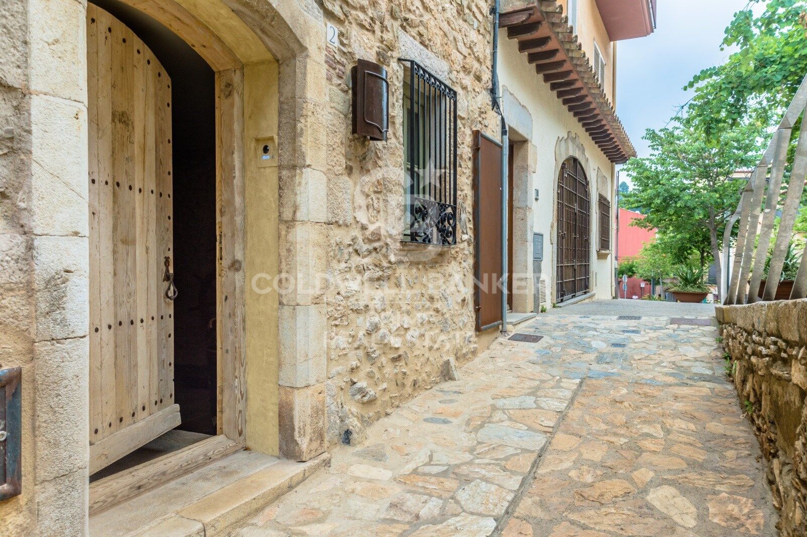 En venta casa de pueblo totalmente rehabilitada con vistas panorámicas situada en el centro de Begur, Costa Brava