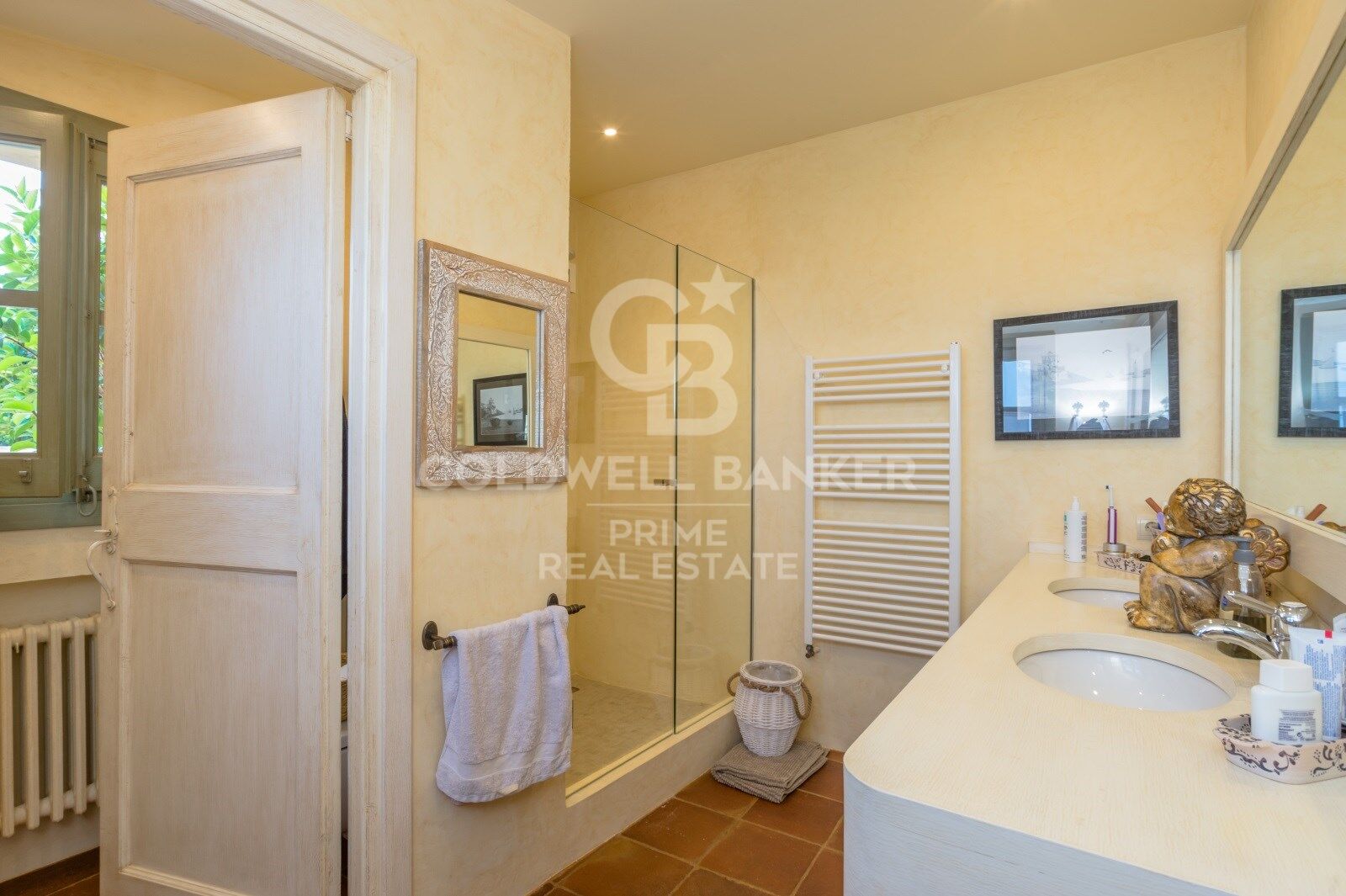 For Sale fully renovated Townhouse with panoramic views in the center of Begur, Costa Brava