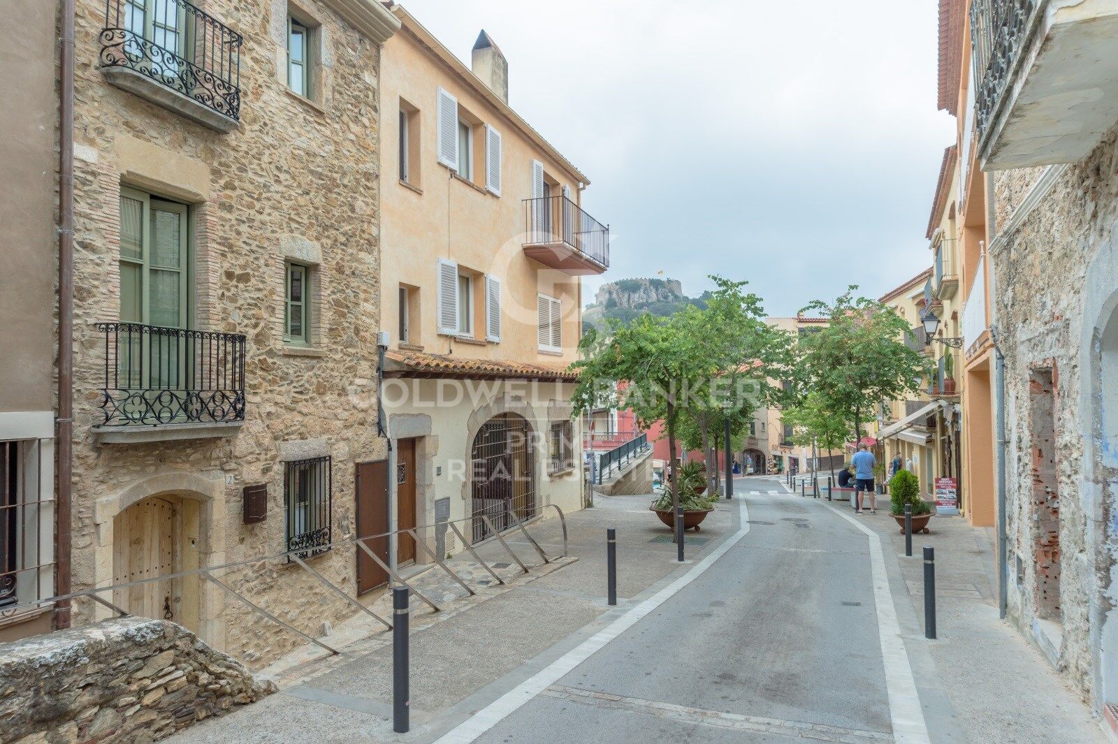 For Sale fully renovated Townhouse with panoramic views in the center of Begur, Costa Brava