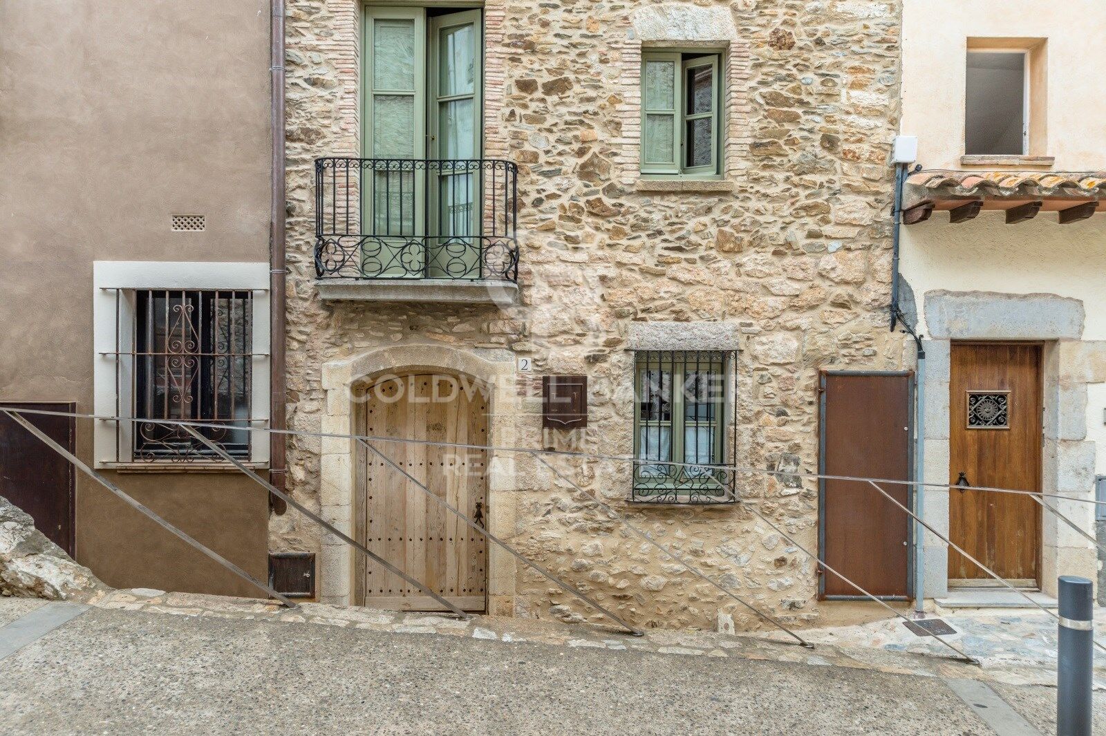 For Sale fully renovated Townhouse with panoramic views in the center of Begur, Costa Brava
