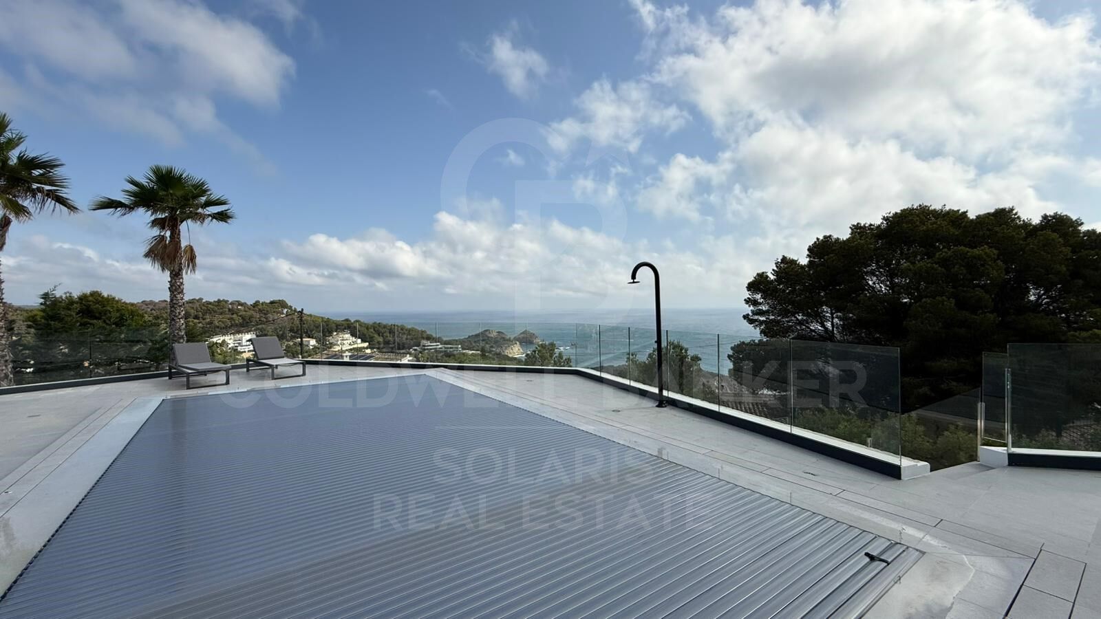 L'élégance au bord de la mer à Jávea : découvrez le luxe ultime dans cette villa moderne de 420m2