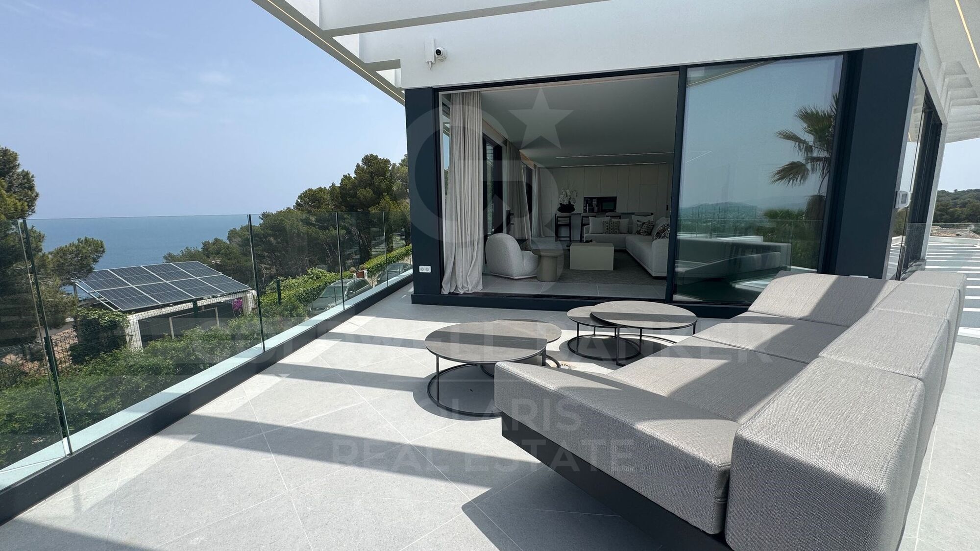 Elegancia junto al mar en Jávea: descubre el máximo lujo en esta villa moderna de 420m²