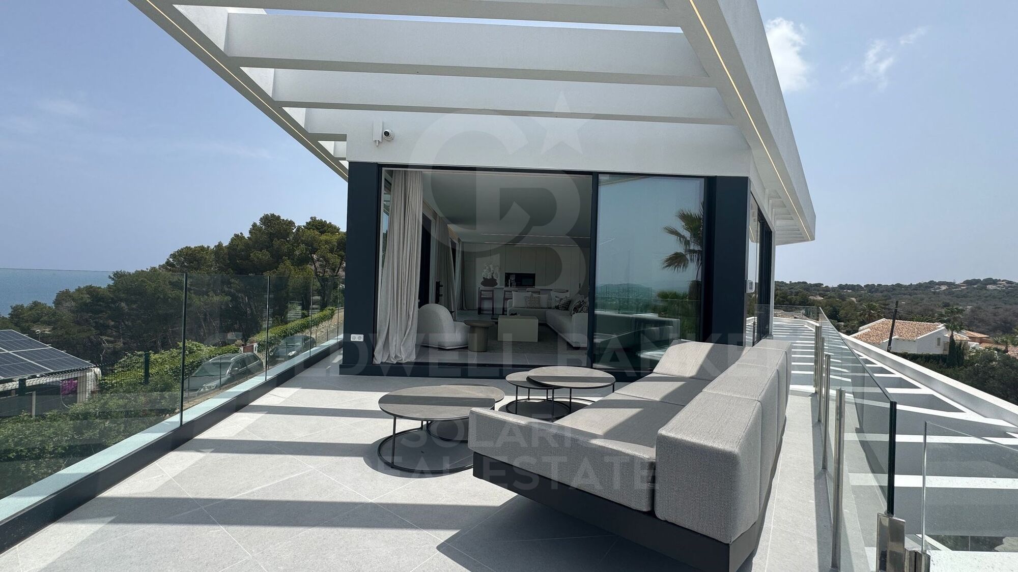 L'élégance au bord de la mer à Jávea : découvrez le luxe ultime dans cette villa moderne de 420m2