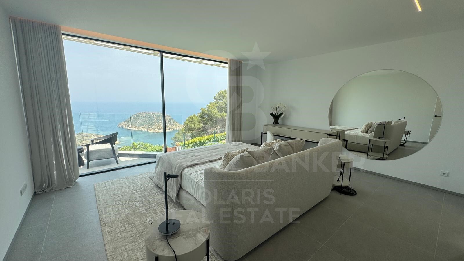 L'élégance au bord de la mer à Jávea : découvrez le luxe ultime dans cette villa moderne de 420m2