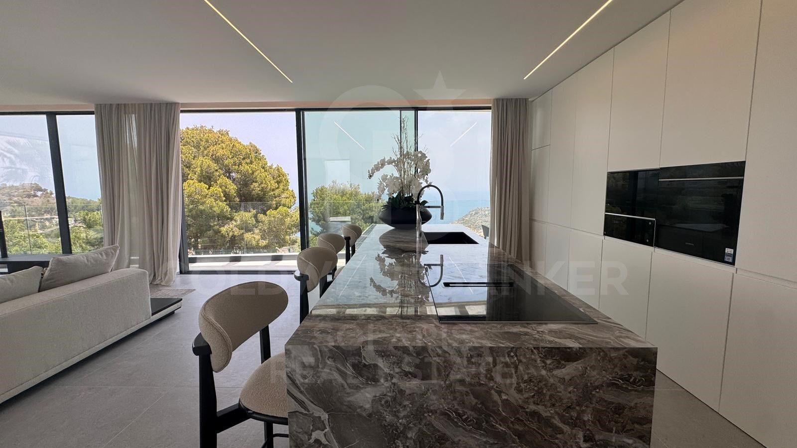 Eleganz am Meer in Jávea: Entdecken Sie den ultimativen Luxus in dieser 420 m2 großen modernen Villa