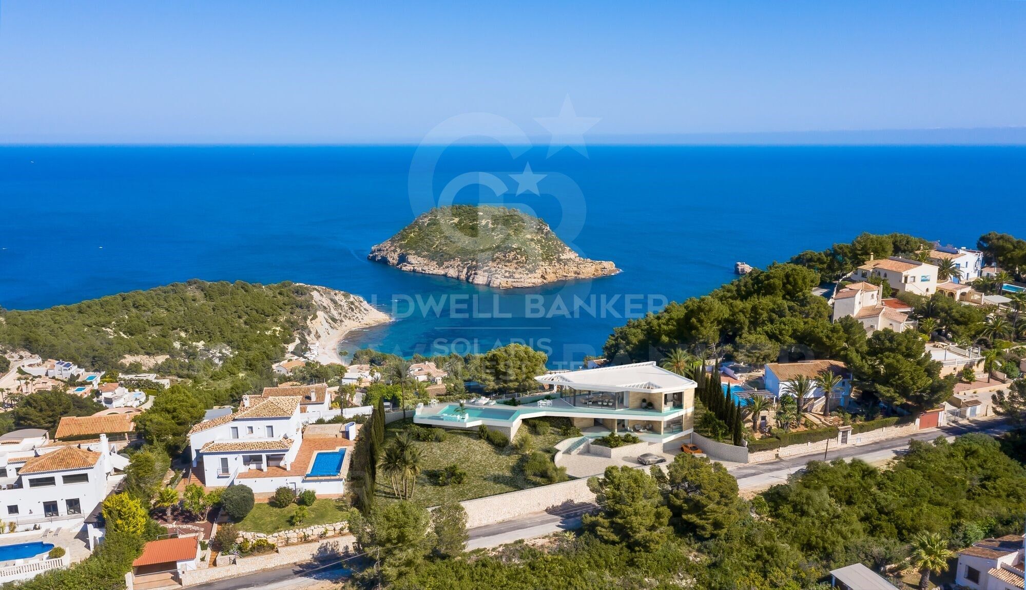 Elegancia junto al mar en Jávea: descubre el máximo lujo en esta villa moderna de 420m²
