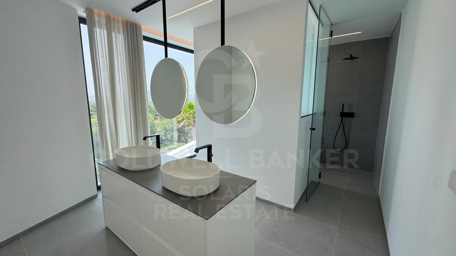 Elegancia junto al mar en Jávea: descubre el máximo lujo en esta villa moderna de 420m²