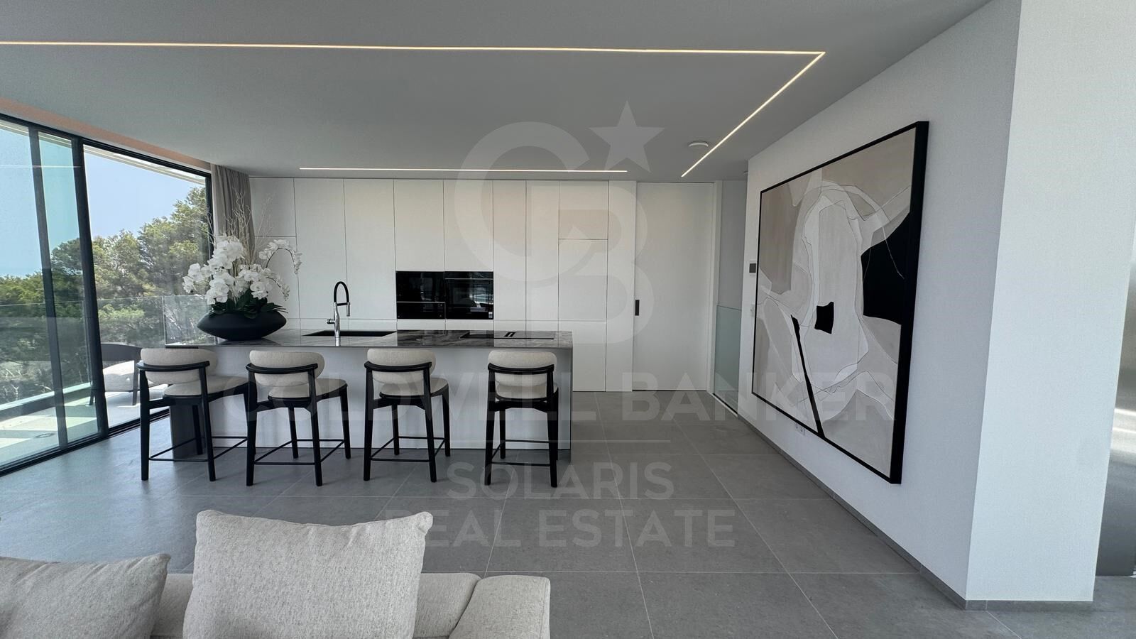 L'élégance au bord de la mer à Jávea : découvrez le luxe ultime dans cette villa moderne de 420m2