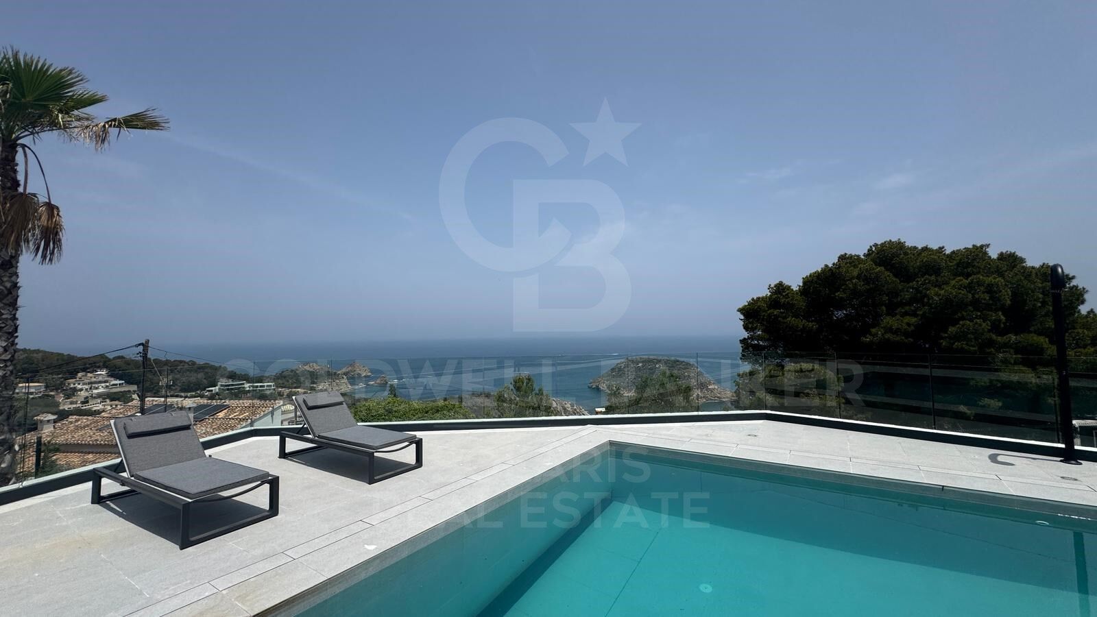 Elegancia junto al mar en Jávea: descubre el máximo lujo en esta villa moderna de 420m²