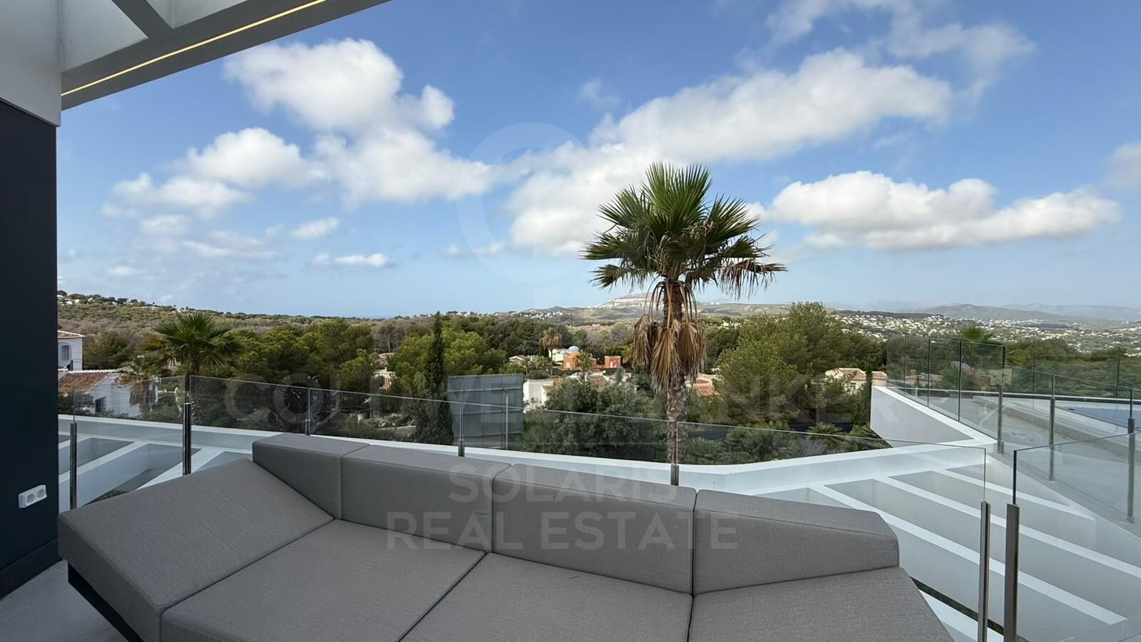 Elegancia junto al mar en Jávea: descubre el máximo lujo en esta villa moderna de 420m²