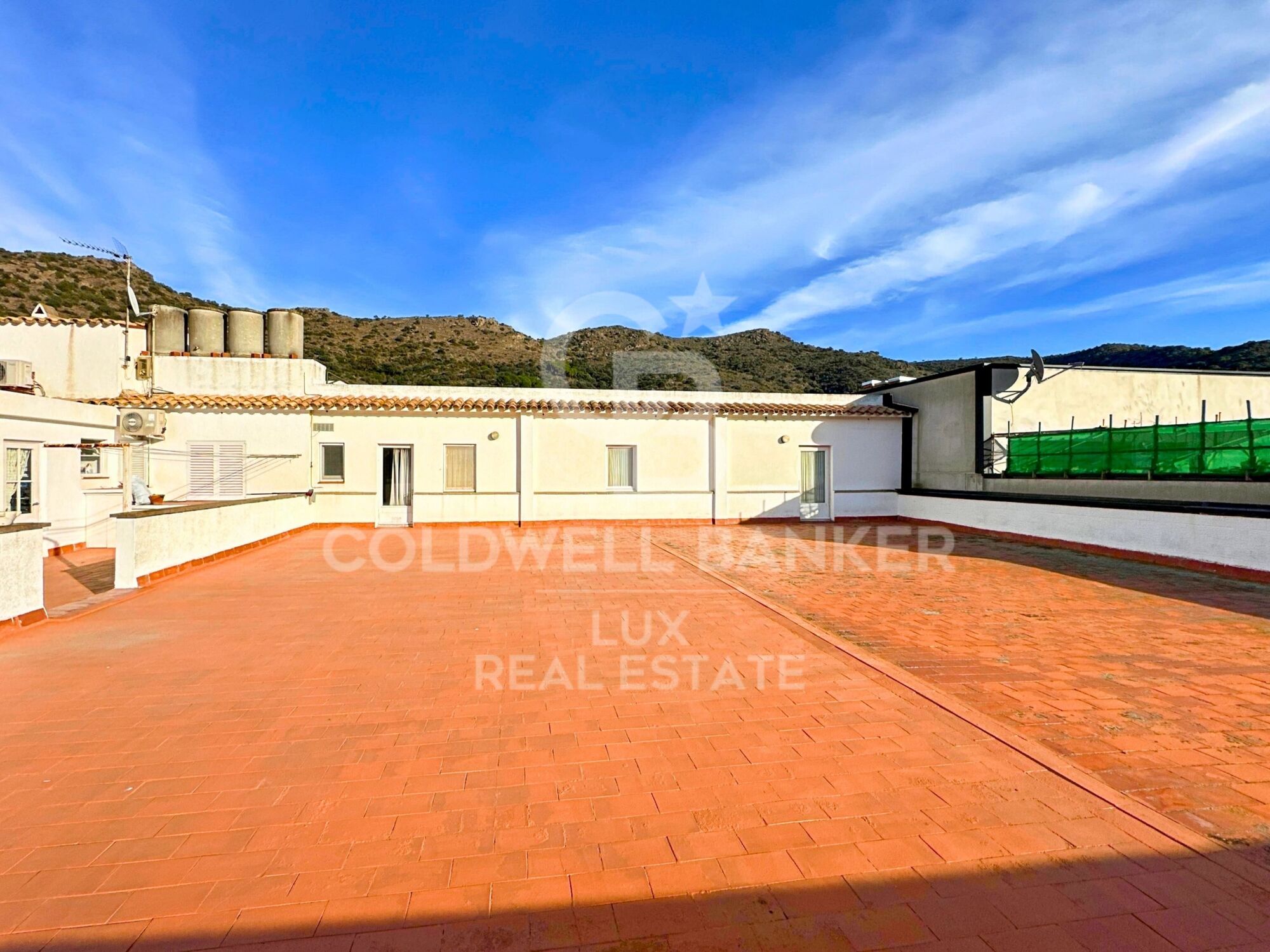 Immeuble avec local commercial et appartement à vendre à El Port de la Selva