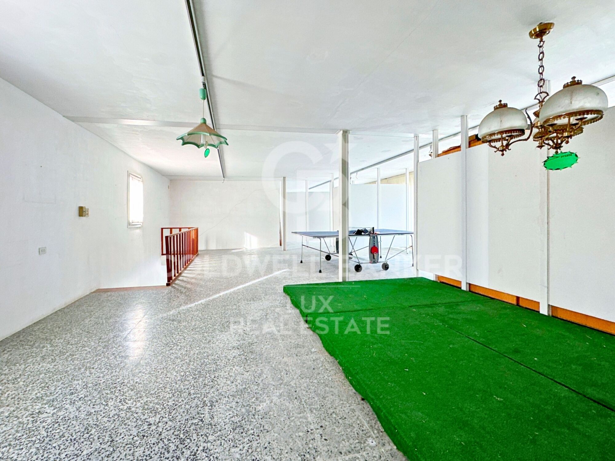 Edificio con local comercial y apartamento en venta en El Port de la Selva