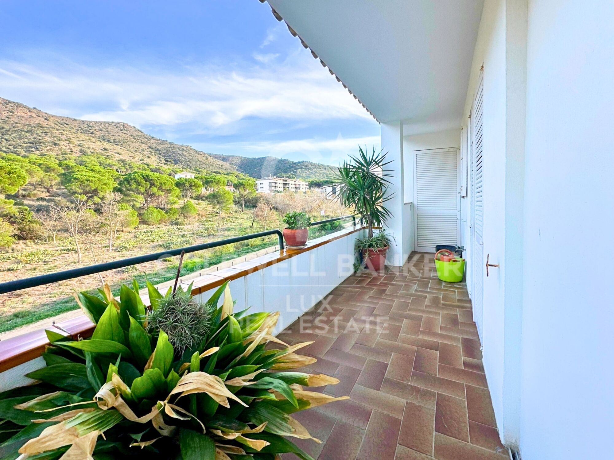 Building with commercial premises and flat for sale in El Port de lah Selva