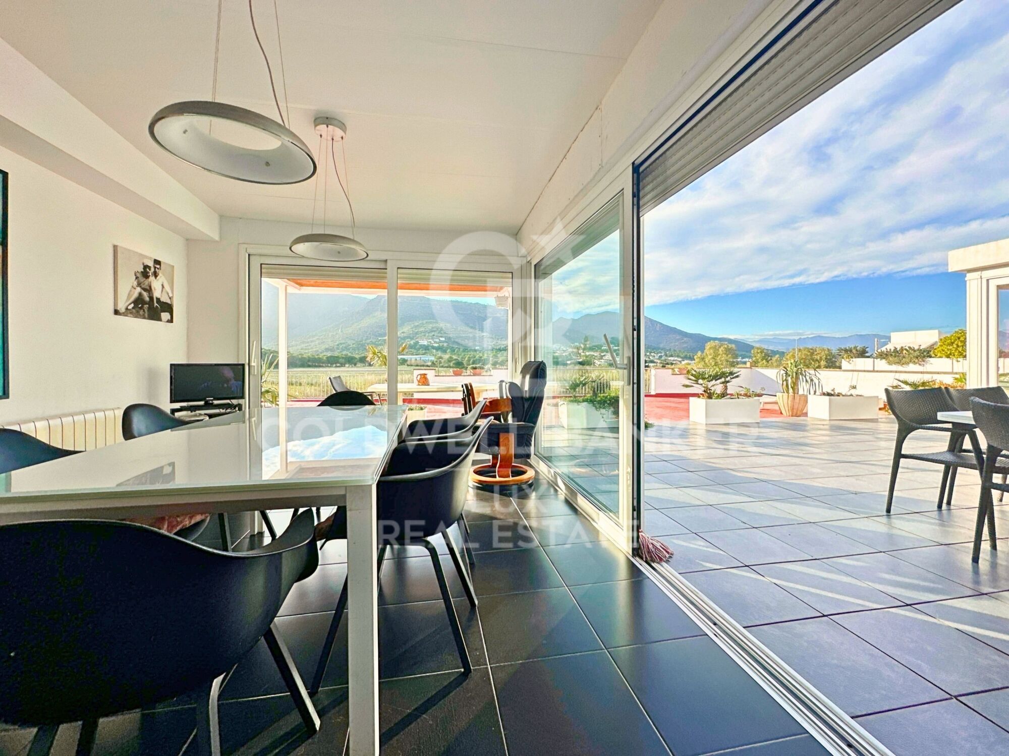 Edificio con local comercial y apartamento en venta en El Port de la Selva