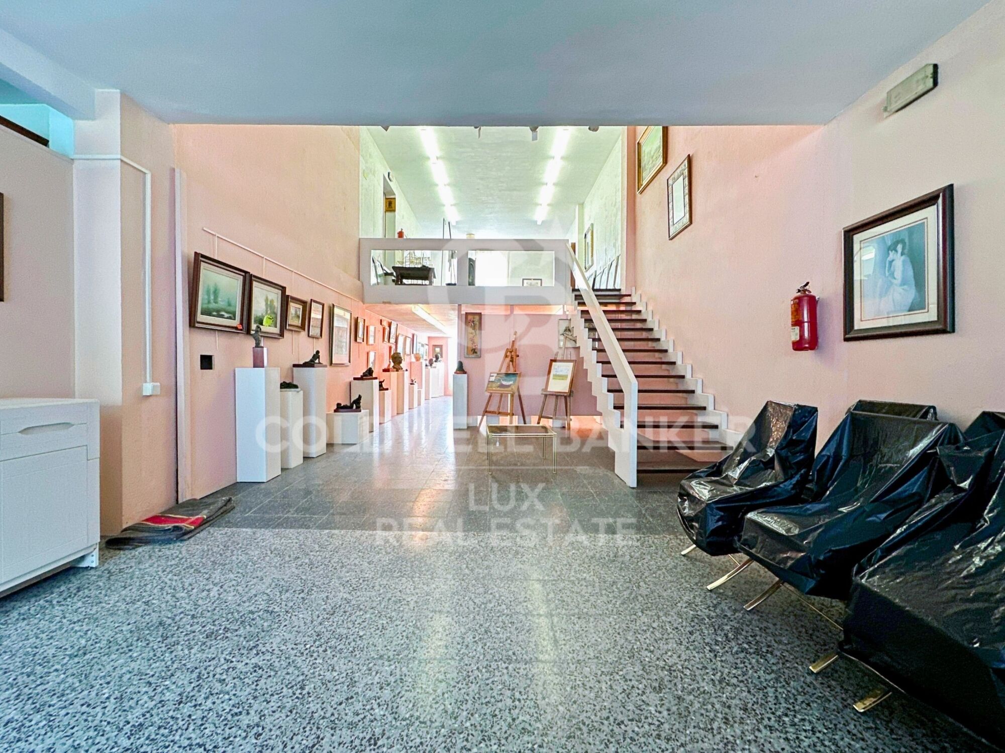 Edificio con local comercial y apartamento en venta en El Port de la Selva