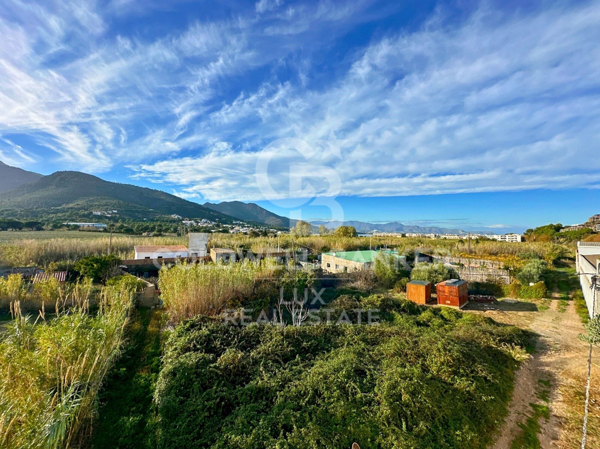 Edificio con local comercial y apartamento en venta en El Port de la Selva