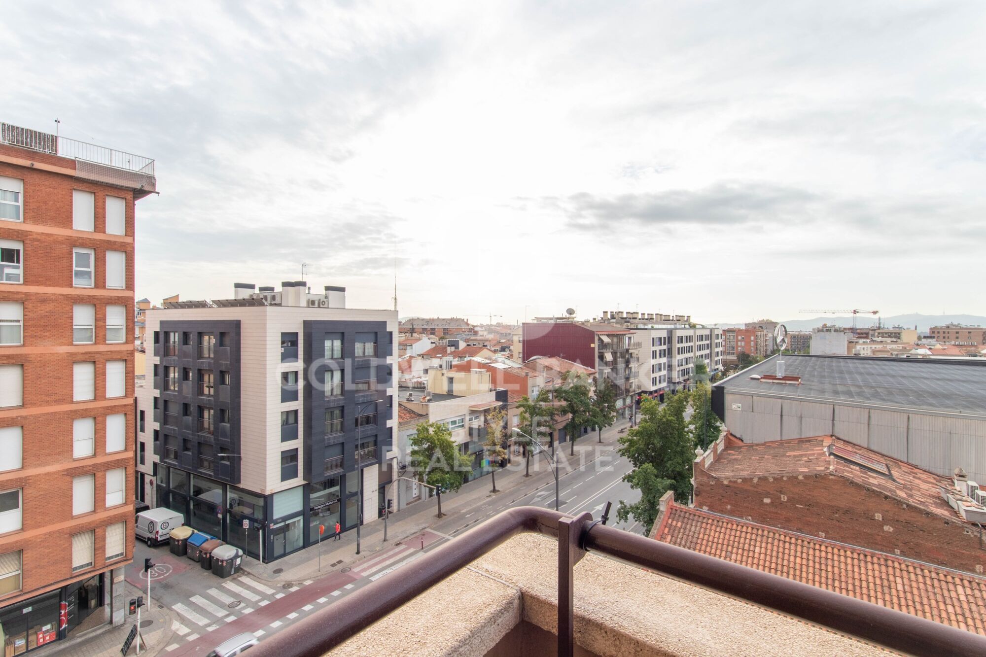 Piso de cuatro habitaciones en Plaza Cataluña con vistas despejadas