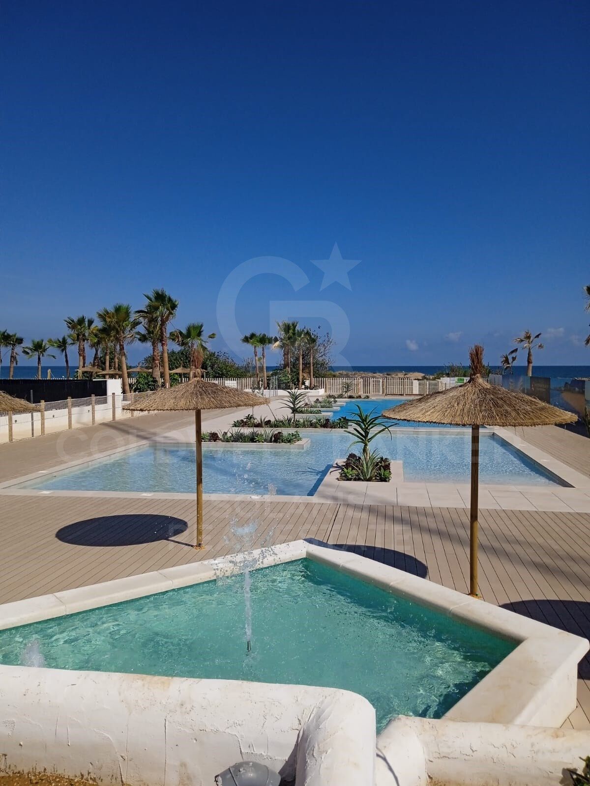 Penthouses and apartments with 2 and 3 bedrooms with terrace in Urbanization a meters from La Playa in Dénia