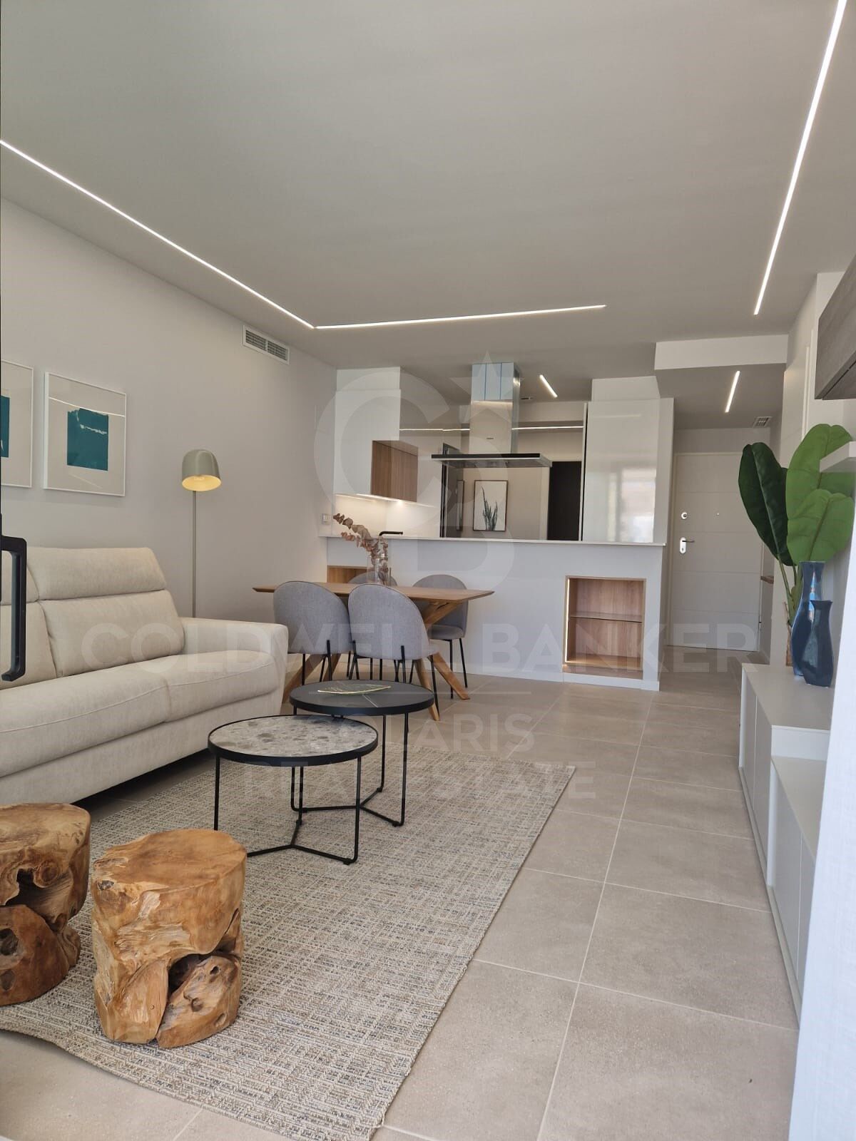 Penthouses and apartments with 2 and 3 bedrooms with terrace in Urbanization a meters from La Playa in Dénia