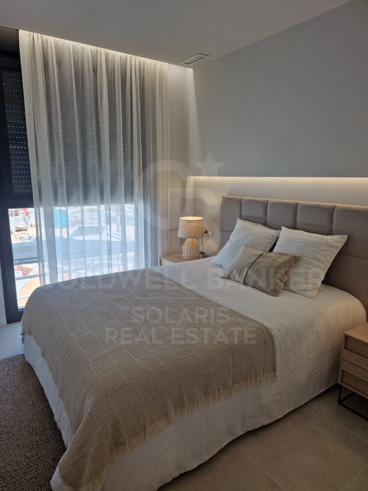 Penthouses and apartments with 2 and 3 bedrooms with terrace in Urbanization a meters from La Playa in Dénia