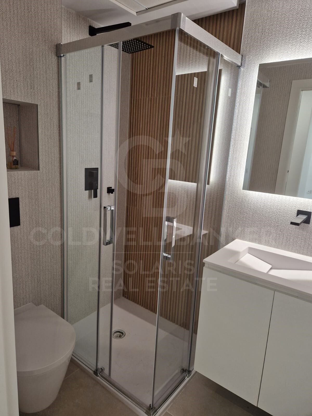 Penthouses and apartments with 2 and 3 bedrooms with terrace in Urbanization a meters from La Playa in Dénia