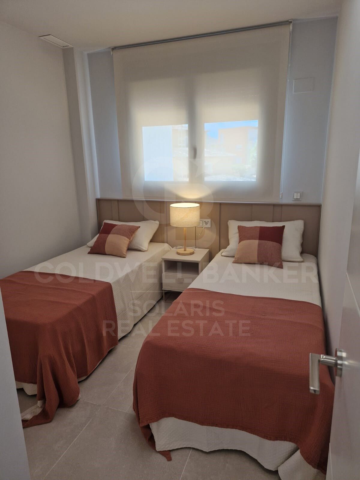 Áticos y apartamentos de 2 y 3 habitaciones con terraza en Urbanización a metros de La Playa en Dénia