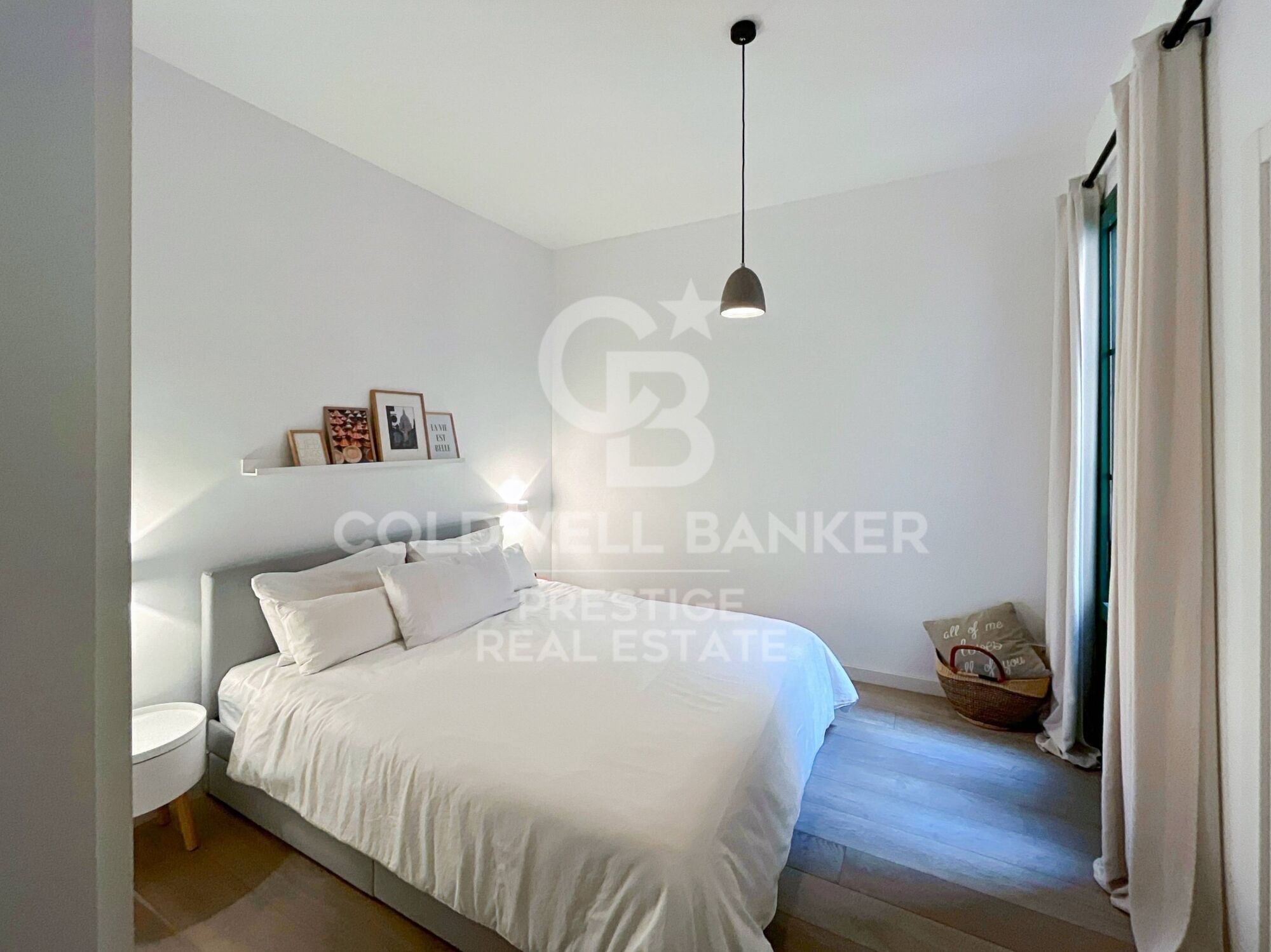 Luxury flat for sale in Barcelona with swimming pool