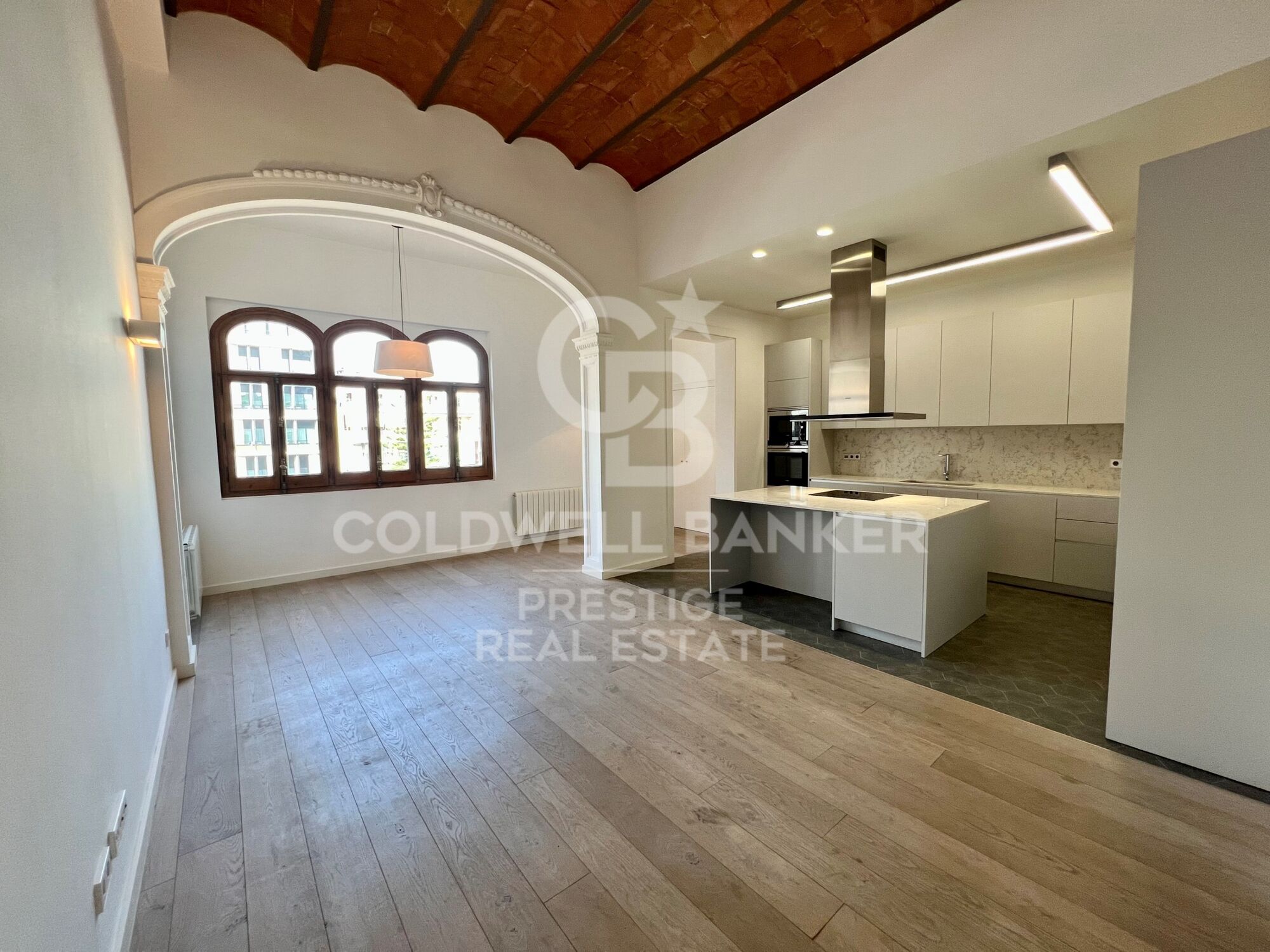 Luxury flat for sale in Barcelona with swimming pool