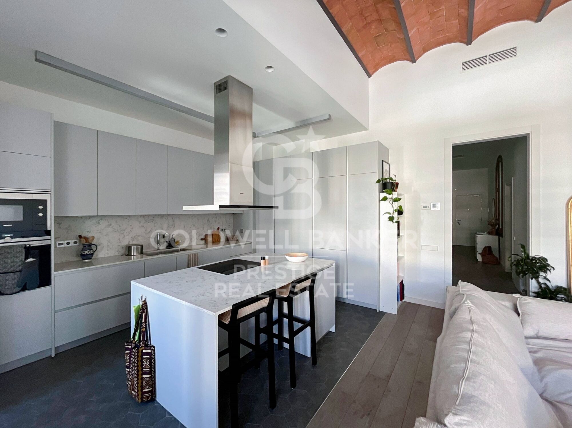 Luxury flat for sale in Barcelona with swimming pool